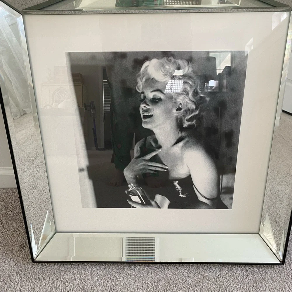Marilyn Monroe Mirror Picture
